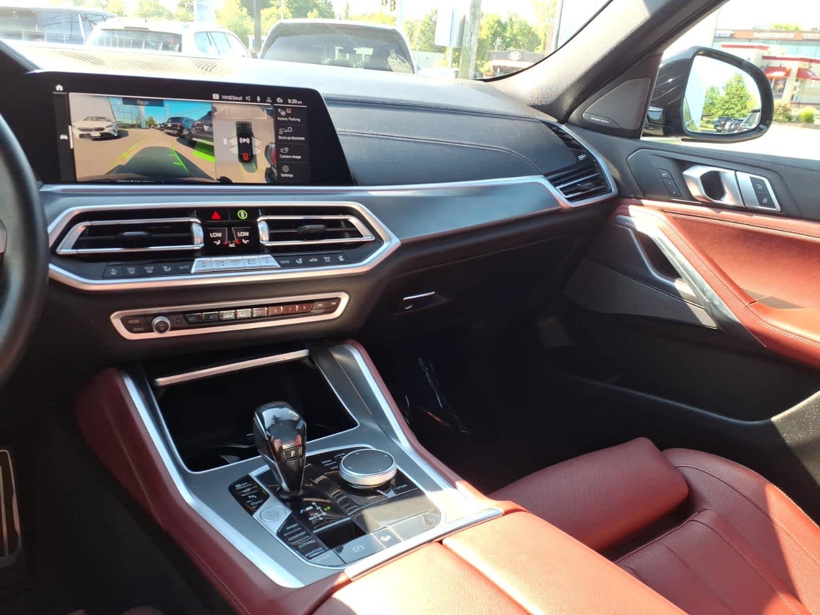 Used 2021 Black Sapphire Metallic BMW M50i image 15