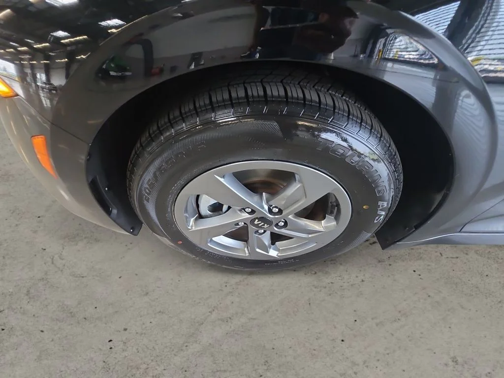 Used 2021 Black Kia LXS image 9