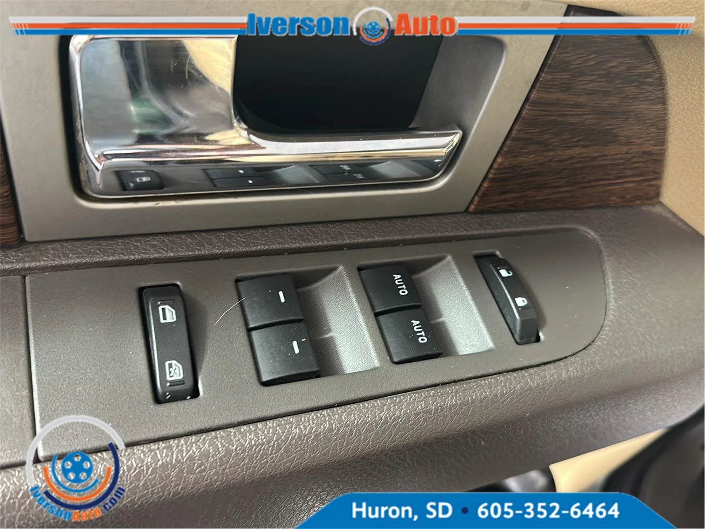 Used 2013 Green Gem Metallic/Pale Adobe Metallic Ford Lariat image 12