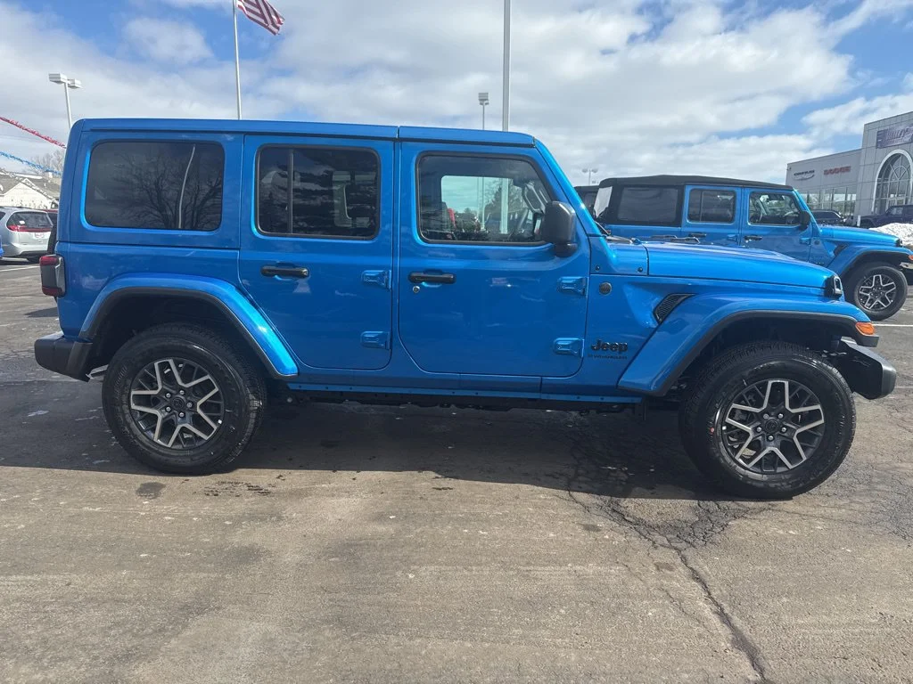 Used 2025 Blue Jeep Sahara image 2