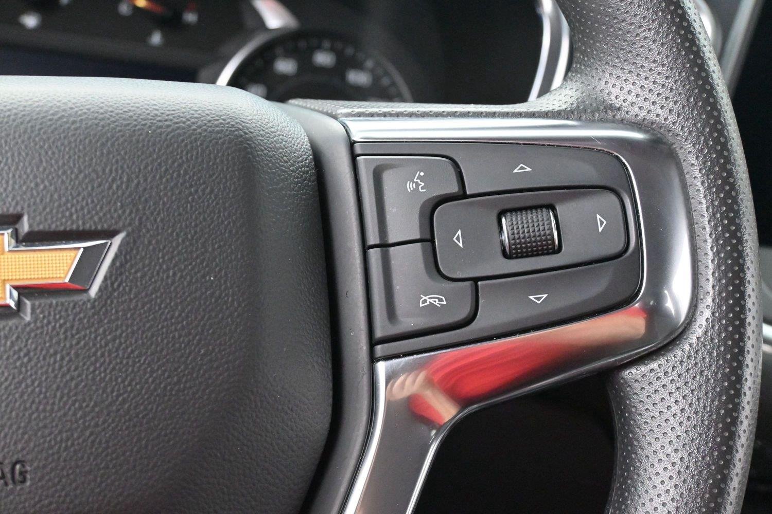 Used 2025 Black Chevrolet 2LT image 19