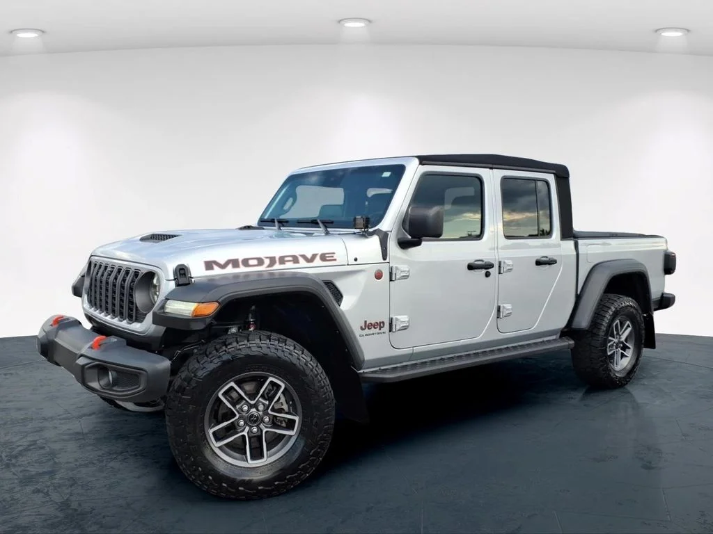 Used 2024 Silver Jeep Mojave image 2