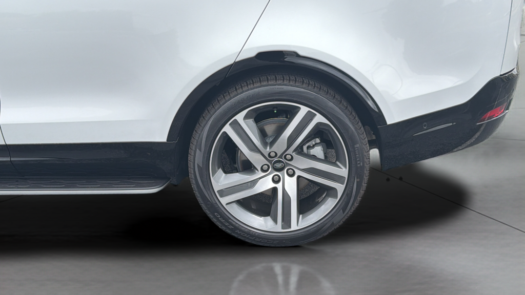 New 2026 Fuji White Land Rover Dynamic SE image 16