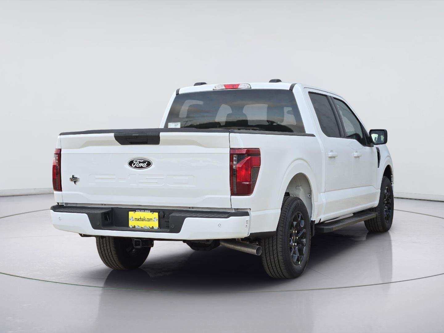 New 2026 Oxford White Ford XLT image 4