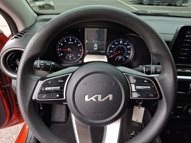 Used 2022 Red Kia LXS image 19