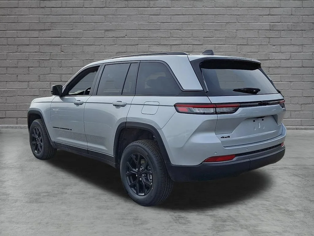 New 2026 Silver Zynith Jeep Laredo Altitude image 6