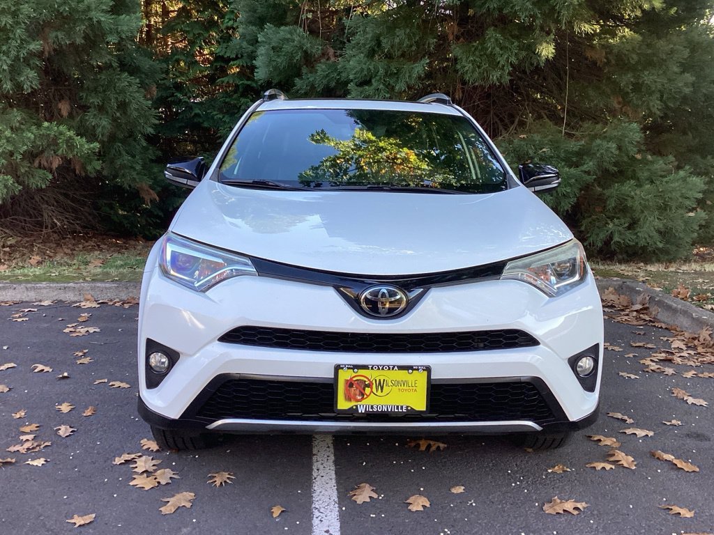 Used 2017 White Toyota SE image 19