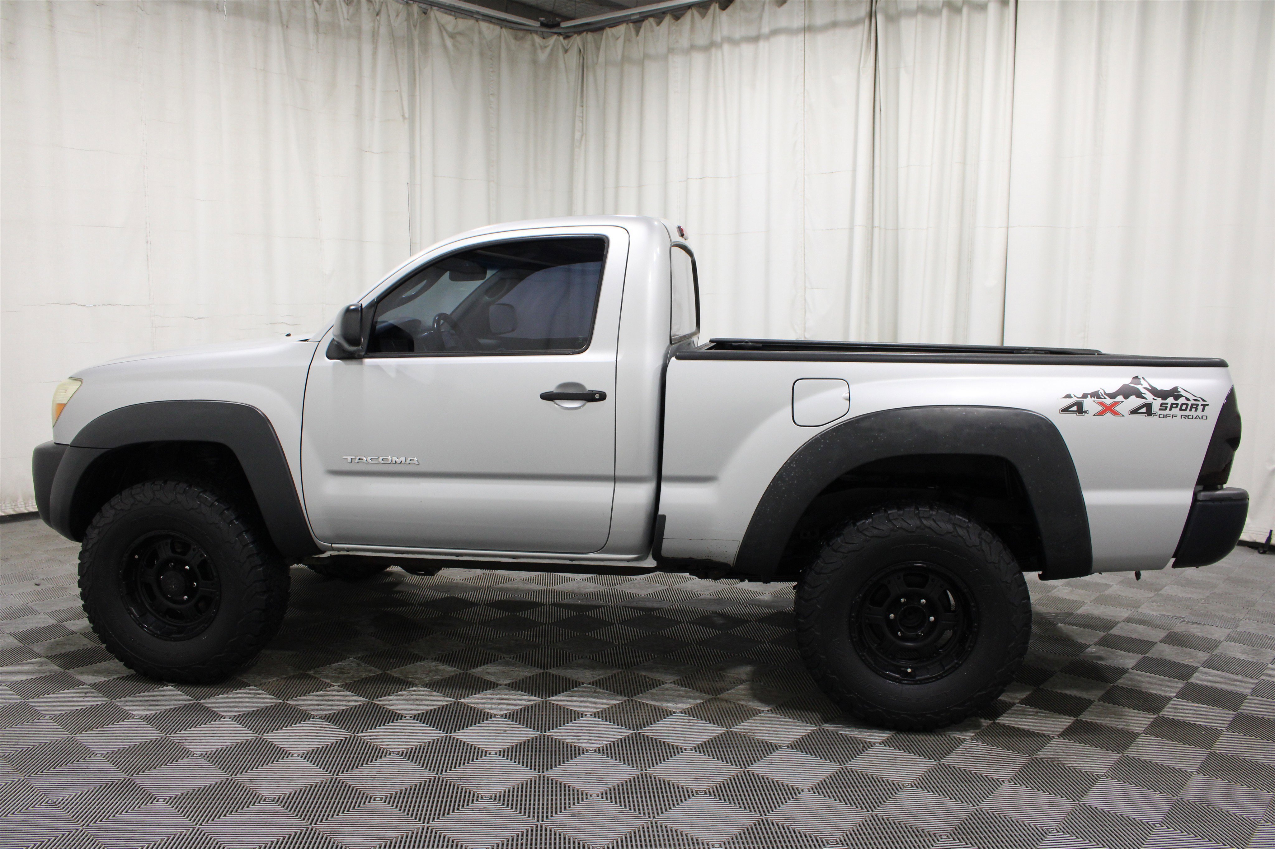 Used 2007  Toyota Base image 23