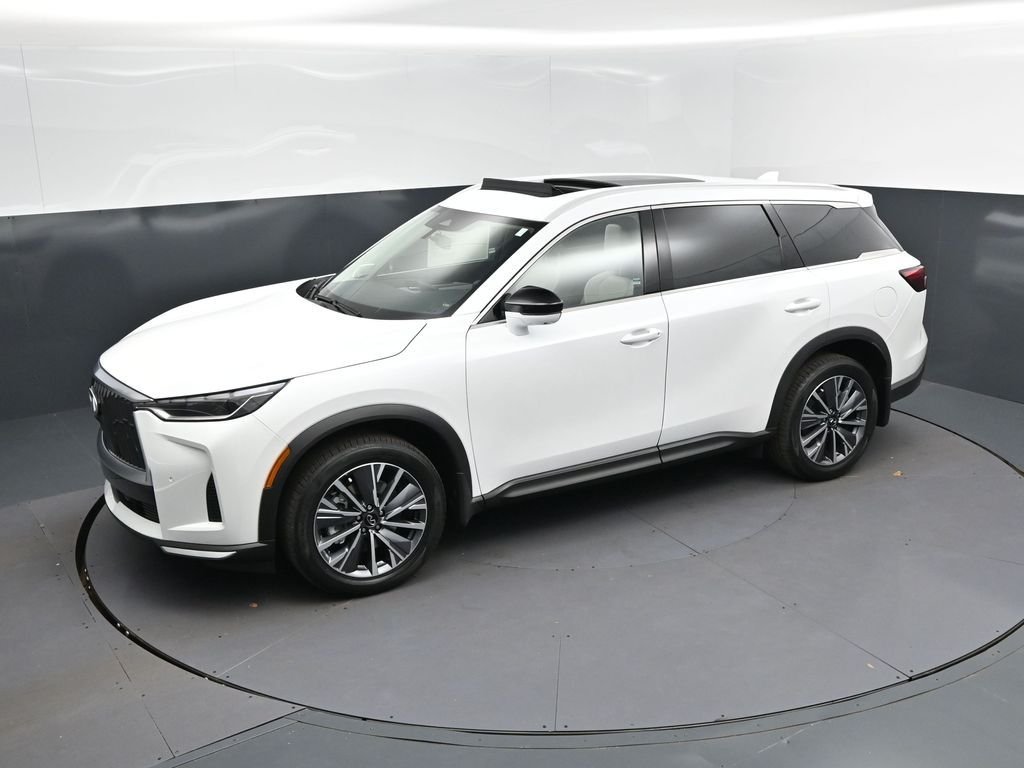 New 2027 RADIANT WHITE INFINITI Luxe FWD image 32