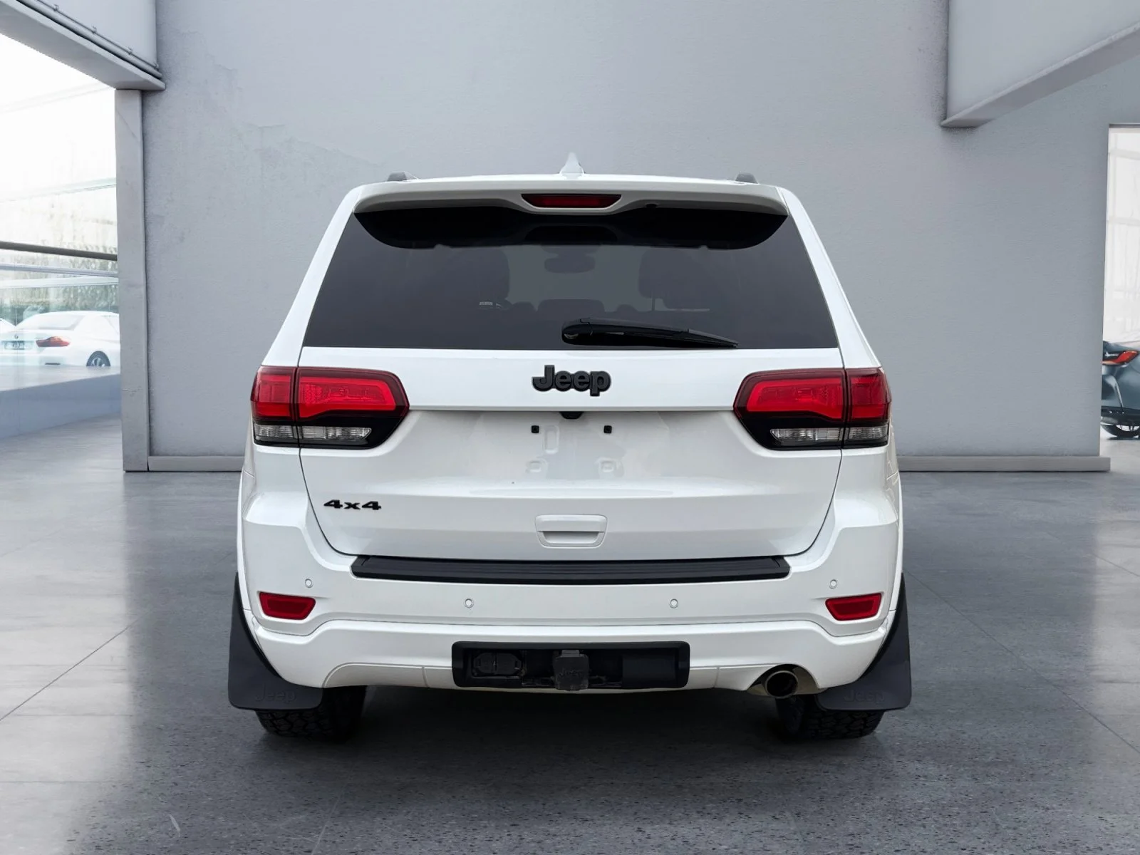 Used 2021 White Jeep Altitude image 4