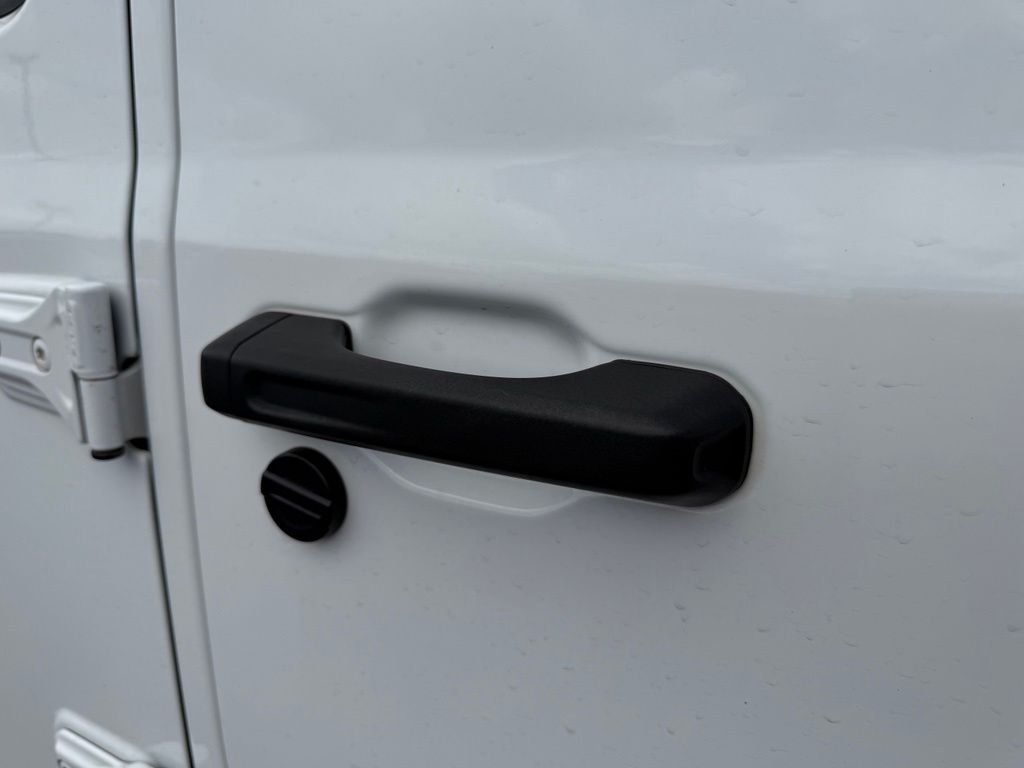 Used 2023 White Jeep Sport S image 9
