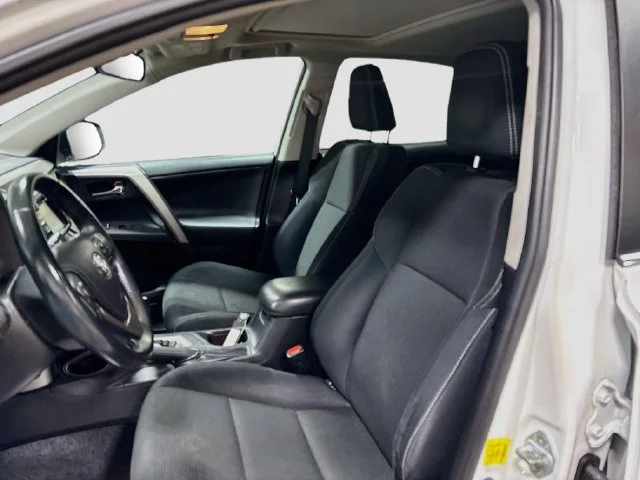 Used 2017 White Toyota XLE image 18