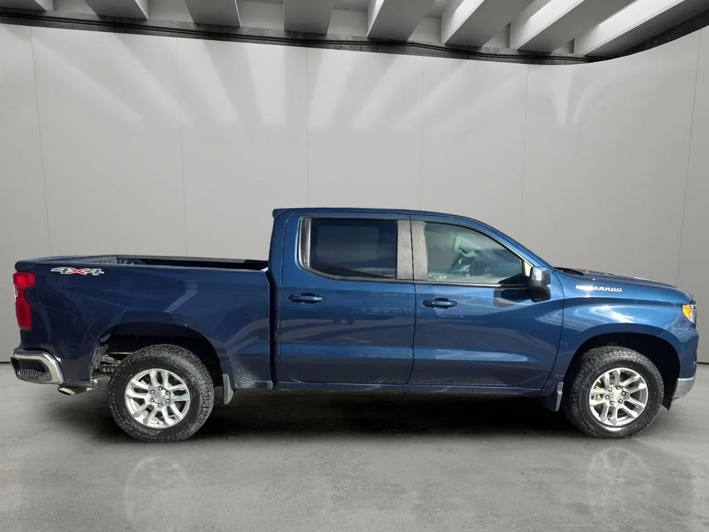 Used 2022 Northsky Blue Metallic Chevrolet LT image 6