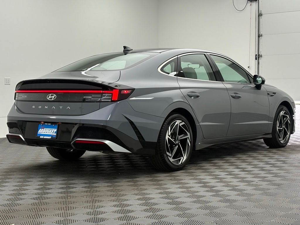 Used 2026 Transmission Blue Hyundai SEL Sport image 6