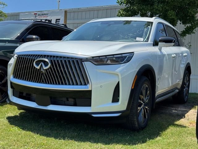New 2026 Radiant White INFINITI LUXE image 3