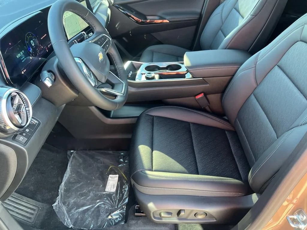 2027 Chevrolet Equinox LT - Photo 12