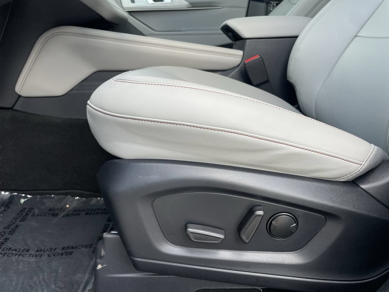 New 2026 Star White Metallic Tri-Coat Ford Active image 18