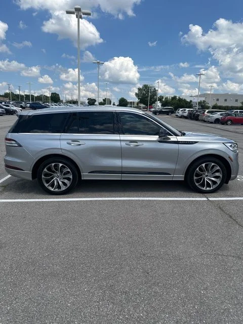 Used 2022 Silver Lincoln Grand Touring image 6