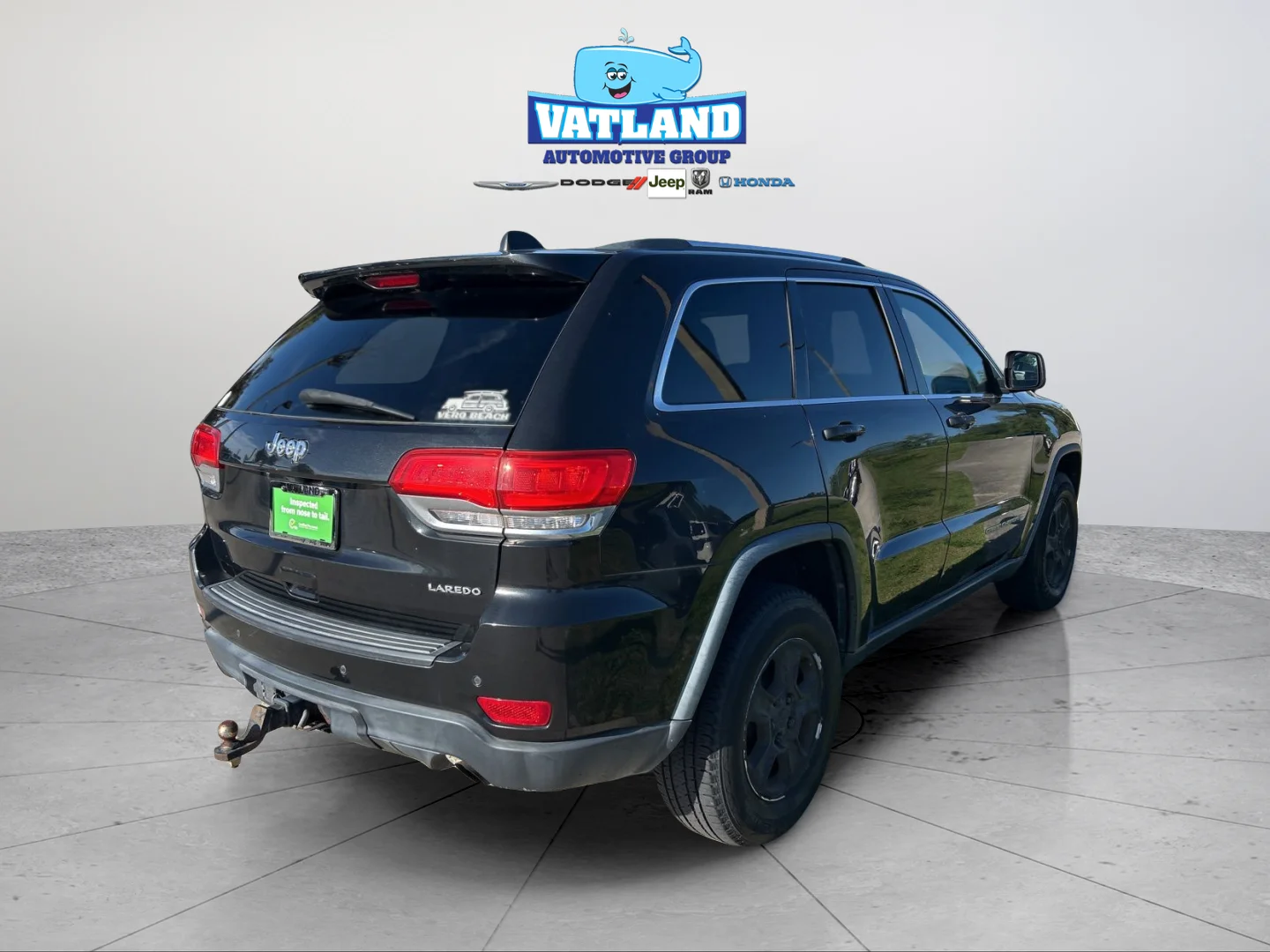 Used 2016 Brilliant Black Crystal Pearlcoat Jeep Laredo image 5