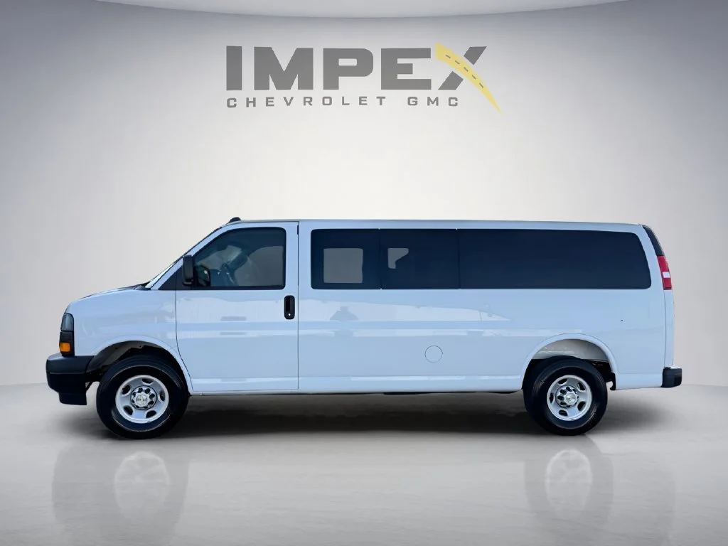 Used 2021 Summit White Chevrolet WT image 2