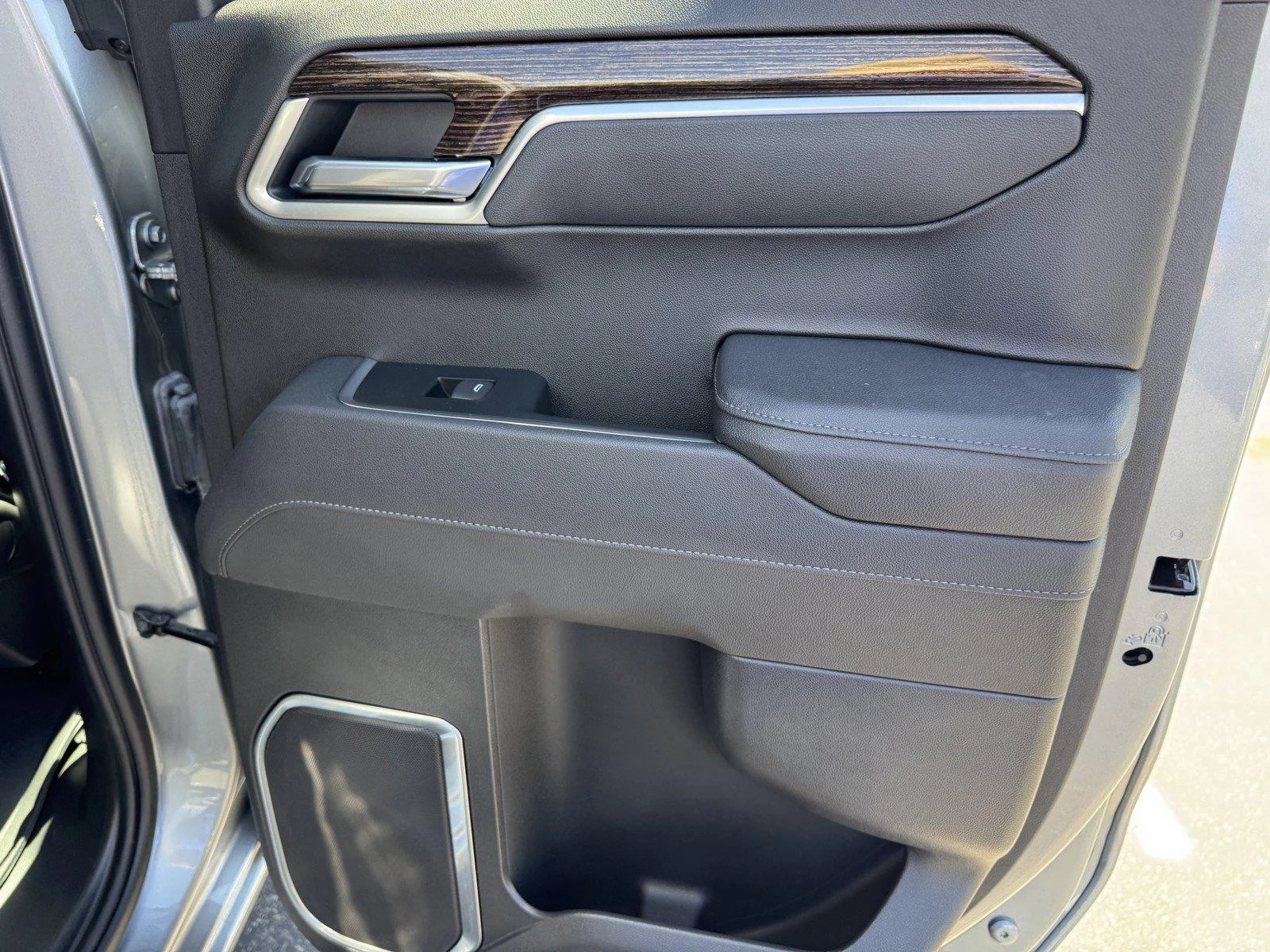 New 2026 Sterling Metallic GMC Elevation image 11