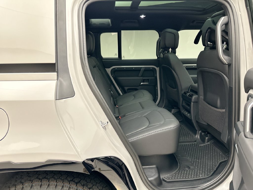 New 2026 Borasco Grey Metallic Land Rover X-Dynamic SE image 7
