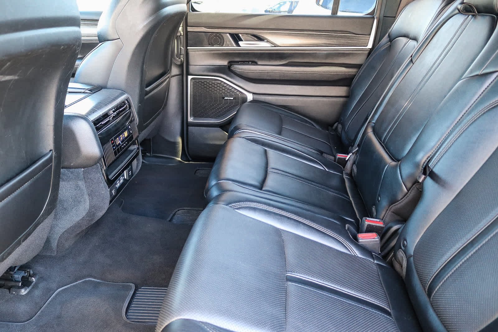 Used 2024 Baltic Gray Metallic Clearcoat Jeep Series II image 16