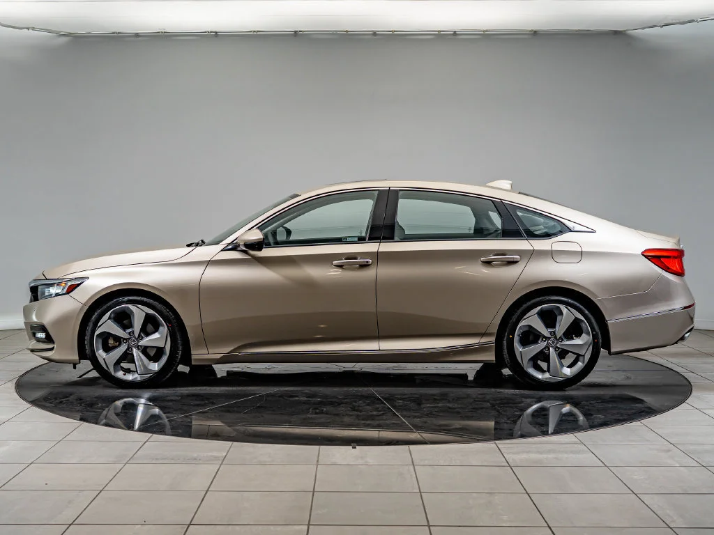 Used 2018 Gold Honda Touring image 8