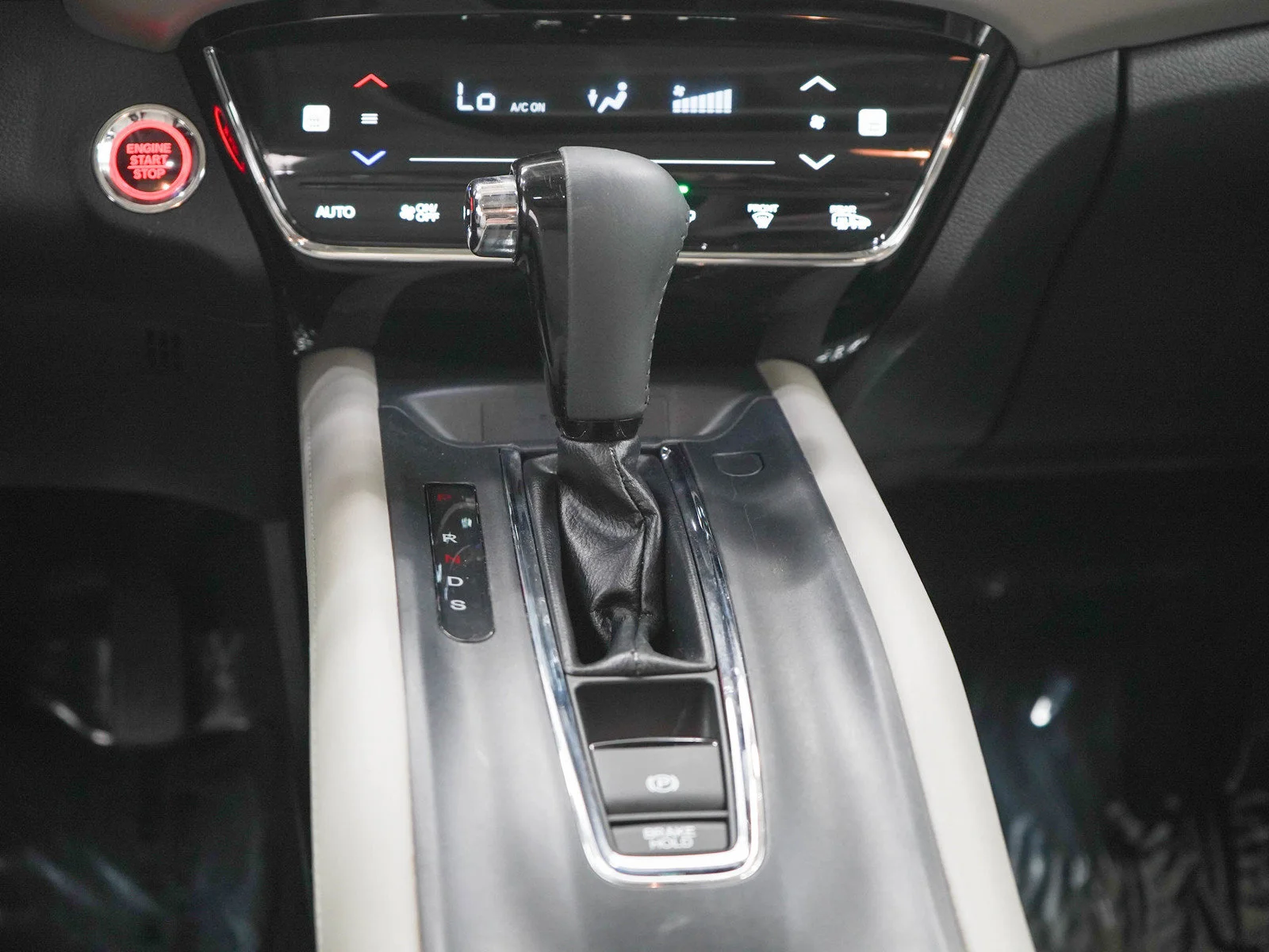 Used 2019  Honda 5D WAGON TOURING 4WD AUTO image 18