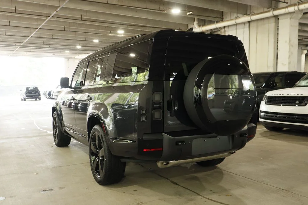New 2026 Carpathian Grey Prem Met Land Rover X-Dynamic SE image 5