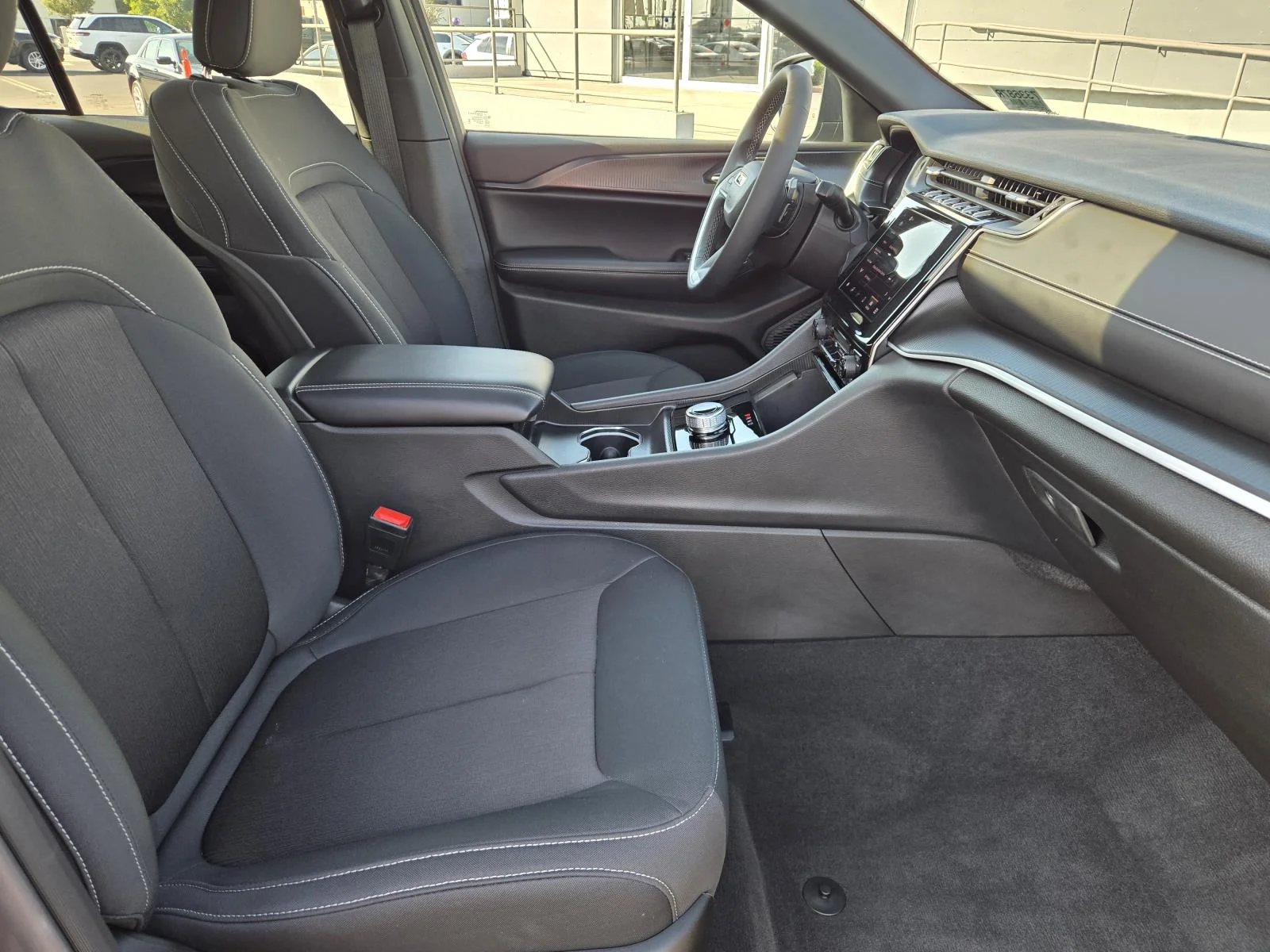 2025 Jeep Grand Cherokee Laredo - Photo 33