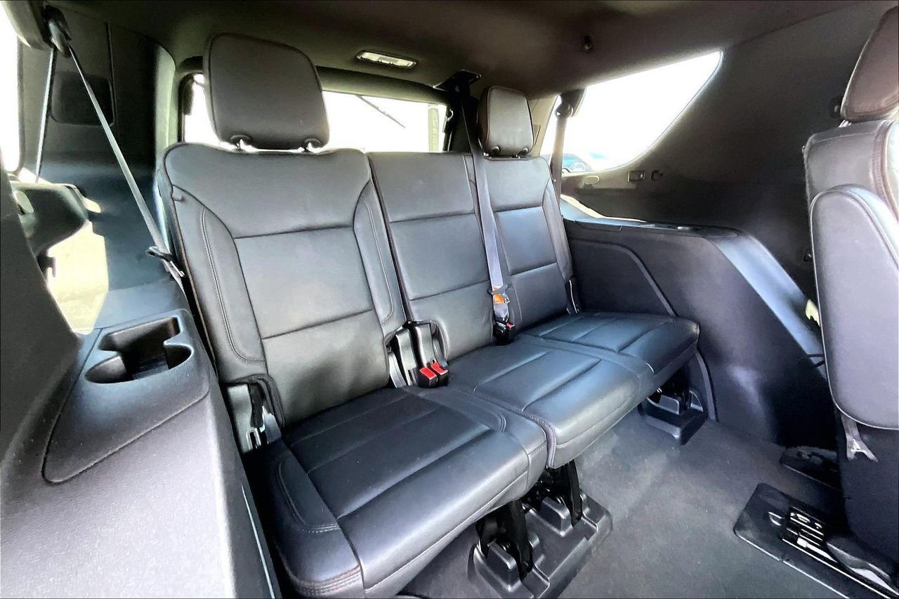 Used 2023 Iridescent Pearl Tricoat Chevrolet 4WD High Country image 27