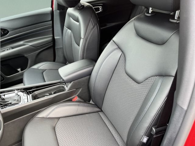 New 2026 Red Hot Pearlcoat Jeep Latitude Altitude image 13