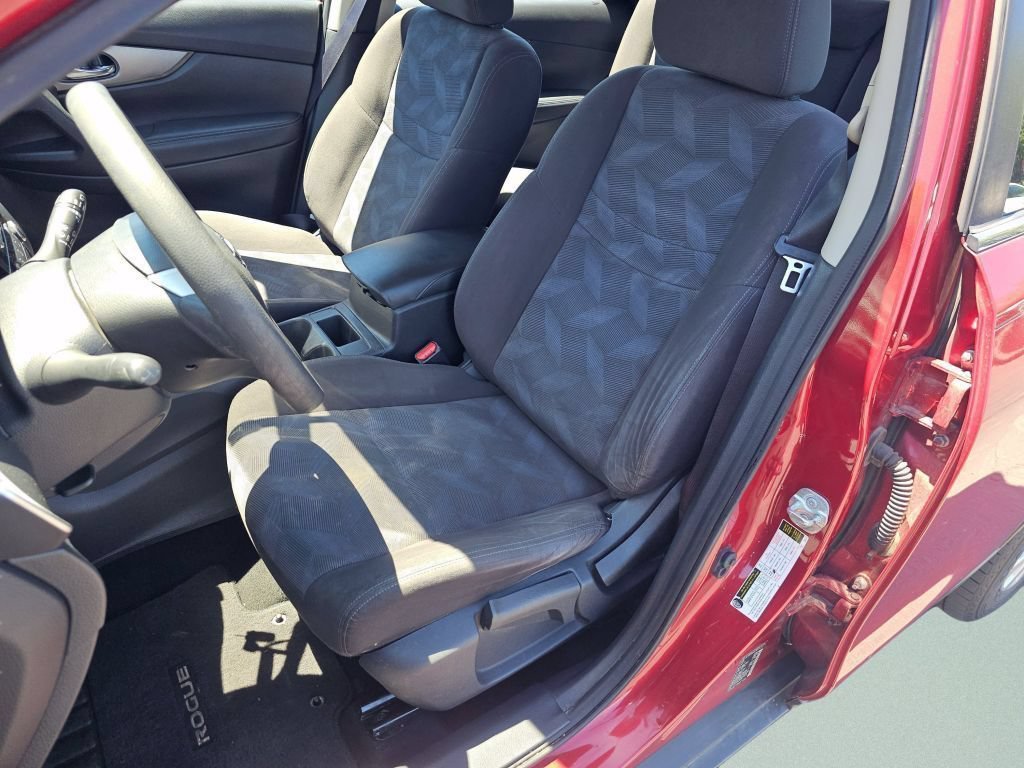 Used 2016 Cayenne Red Nissan S image 6