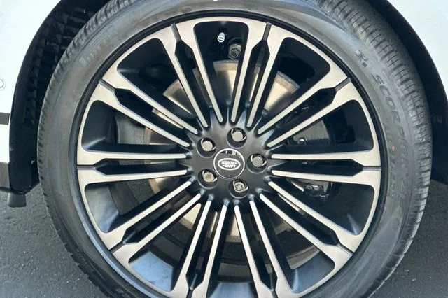 New 2026 Fuji White Land Rover Dynamic SE image 24