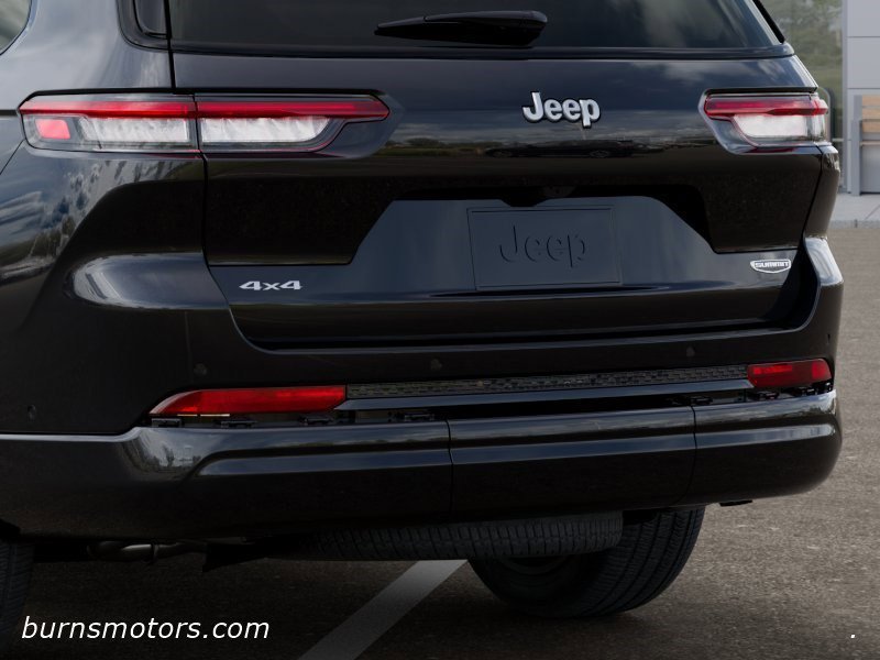 New 2026 Diamond Black Crystal Pearl-Coat Exterior Paint Jeep Summit image 13