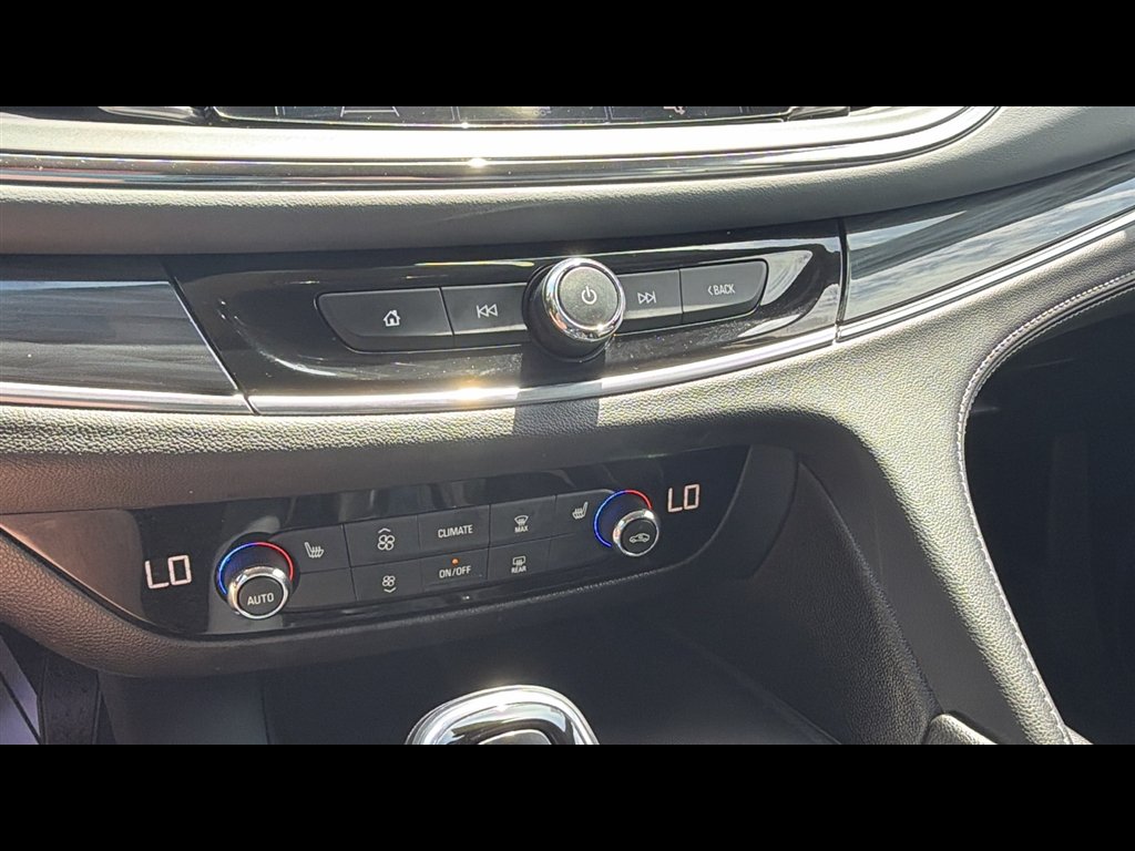 Used 2021 Includes Spectra Gray lower exterior accent color.) Buick Essence image 19