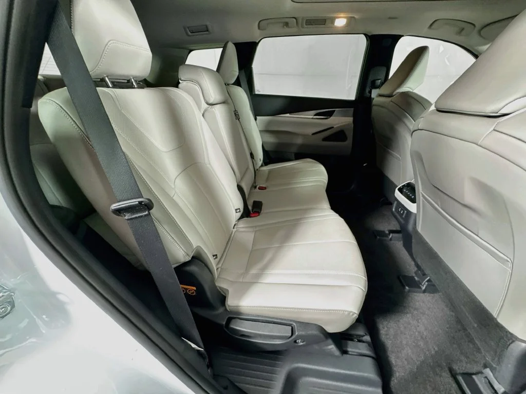 Certified Used 2027 White INFINITI PURE image 39