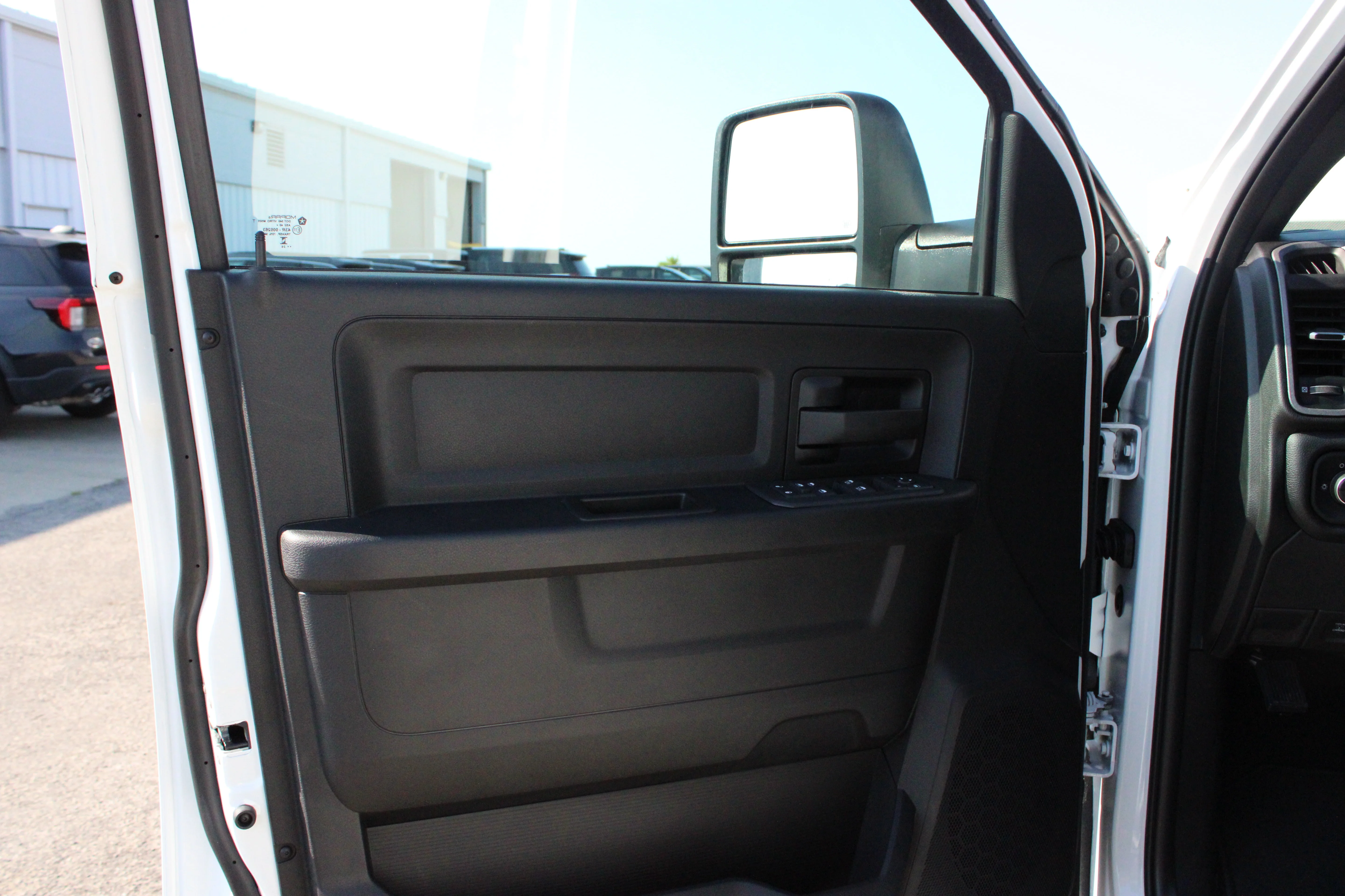 New 2026 Bright White Clear-Coat Exterior Paint RAM Tradesman image 15