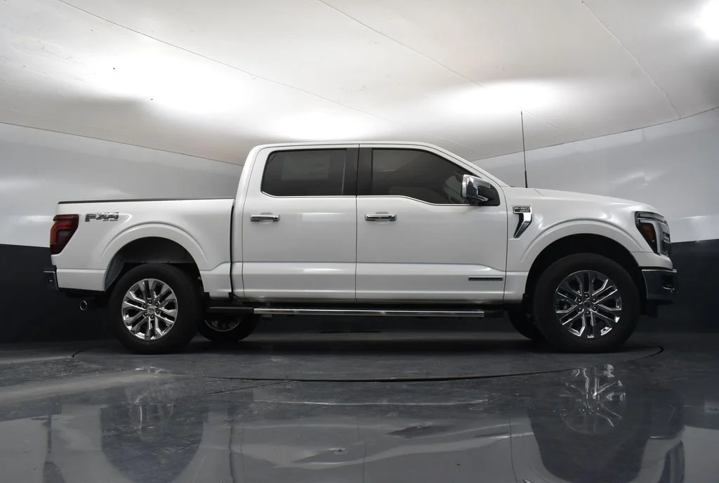 New 2025 White Ford Lariat image 33