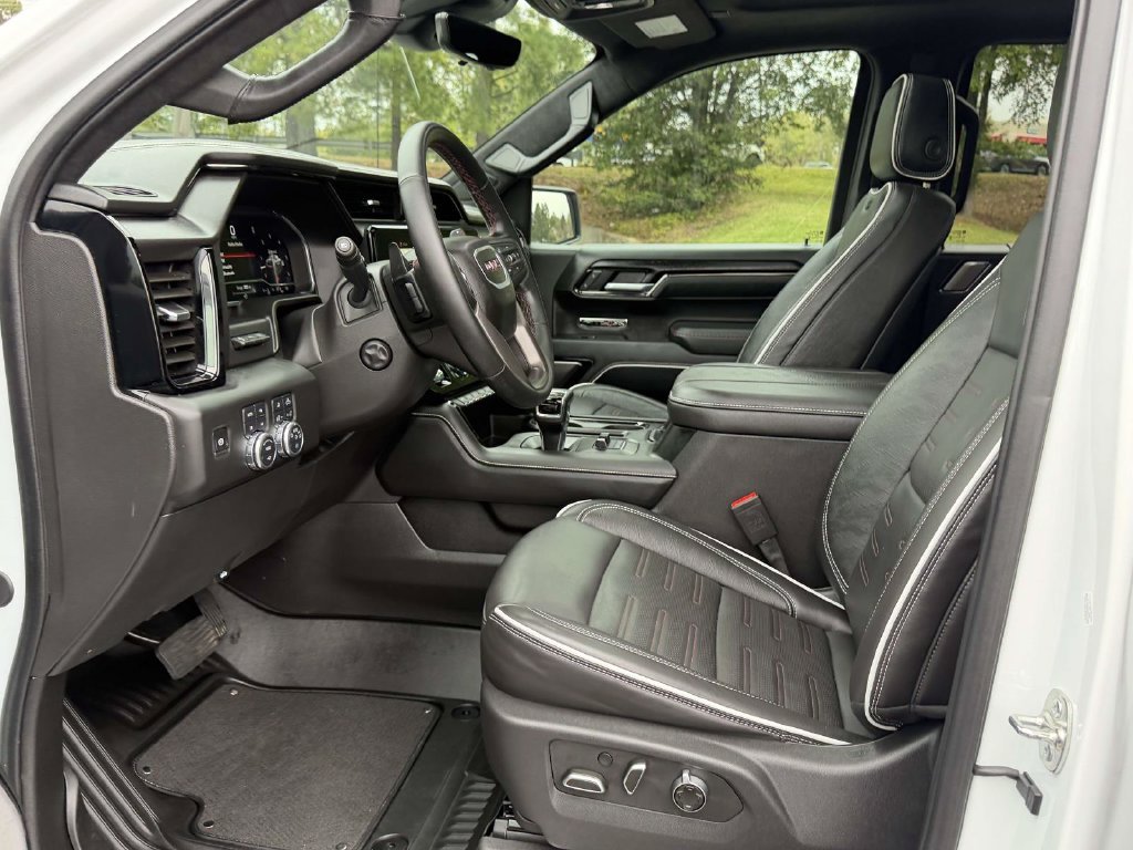 Used 2025 White GMC AT4X image 16