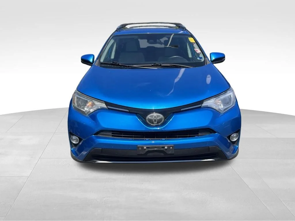 Used 2018 Blue Toyota XLE image 8