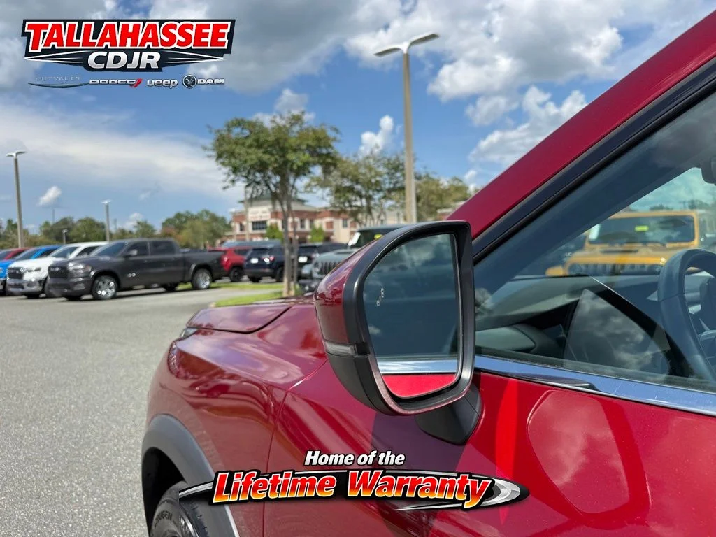 Used 2023 Scarlet Nissan SL image 13