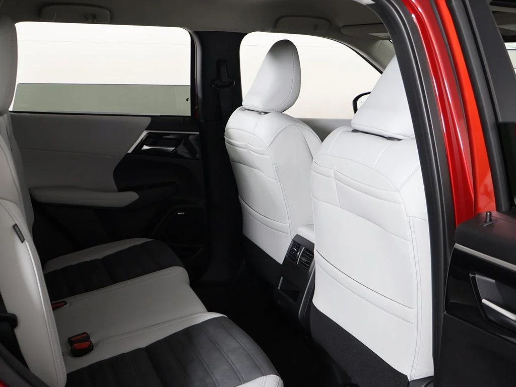 2025 Mitsubishi Outlander SE - Photo 30