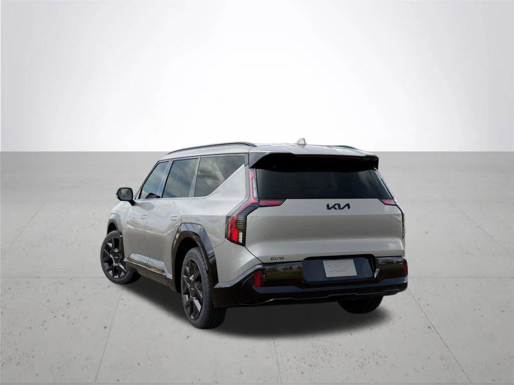 New 2026 Ivory Silver Kia Land AWD image 4