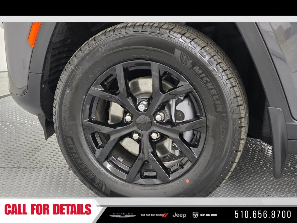 New 2026 Baltic Gray Metallic Clear-Coat Exterior Paint Jeep Altitude image 9