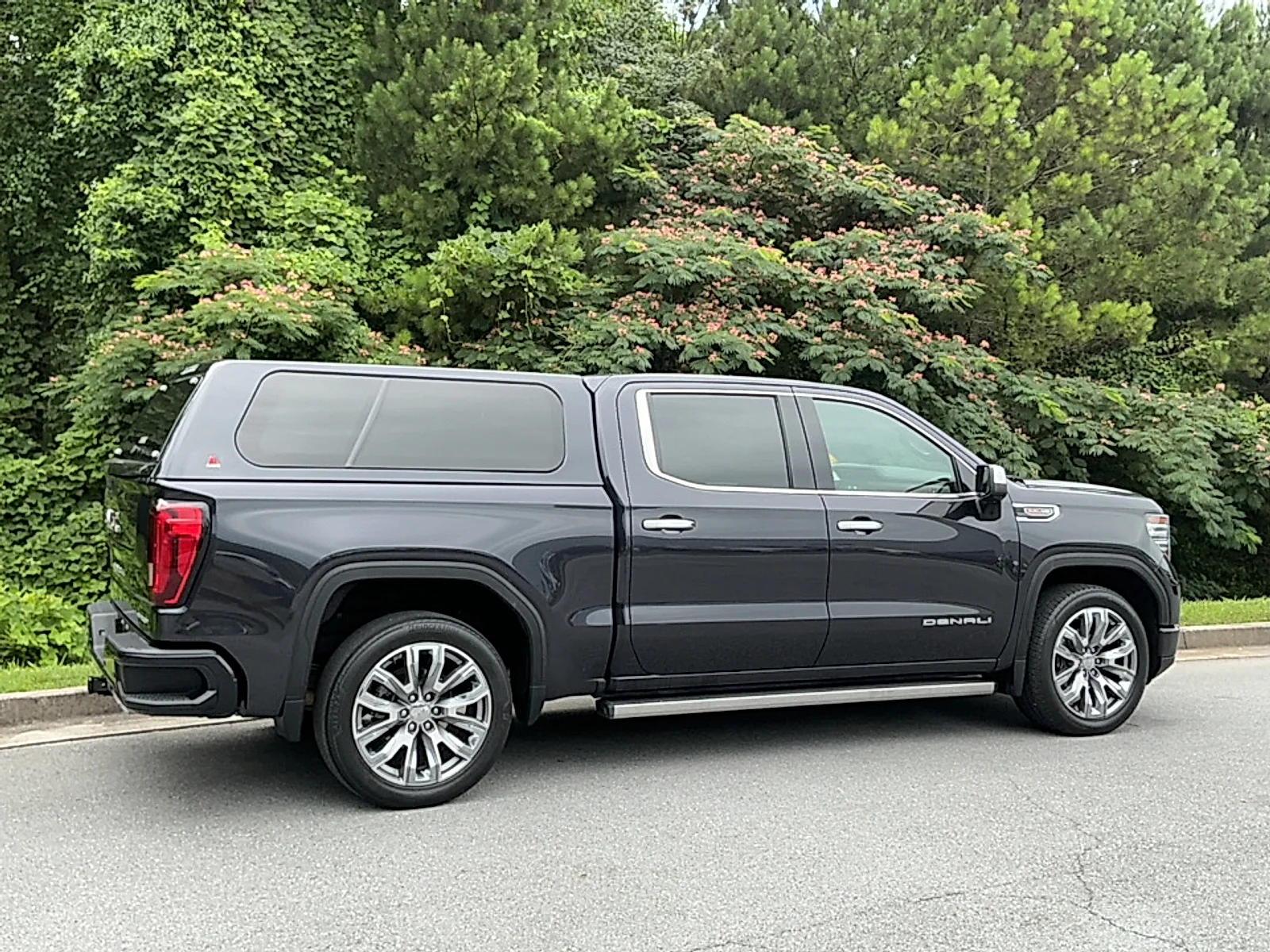 Used 2023 Titanium Rush Metallic GMC 4WD Crew Cab Short Box Denali image 2