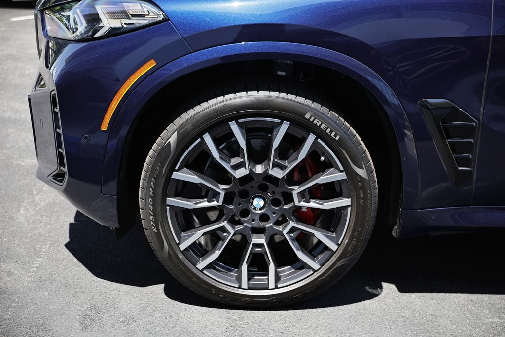 Used 2026 Tanzanite Blue II Met BMW xDrive40i image 10