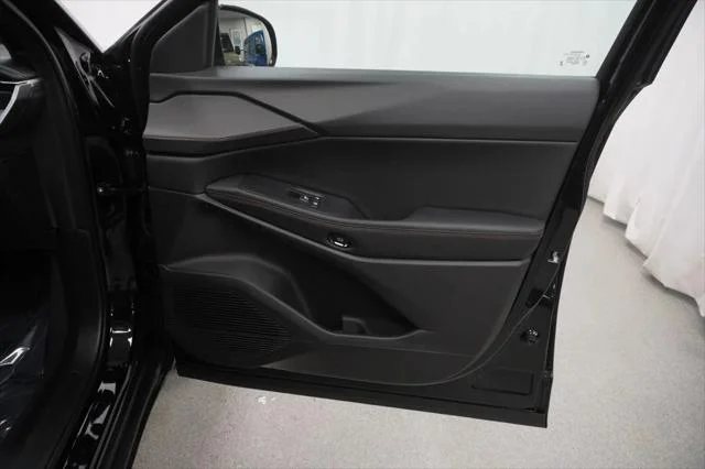 New 2026 Diamond Black Crystal Pearl-Coat Exterior Paint Jeep Limited image 33
