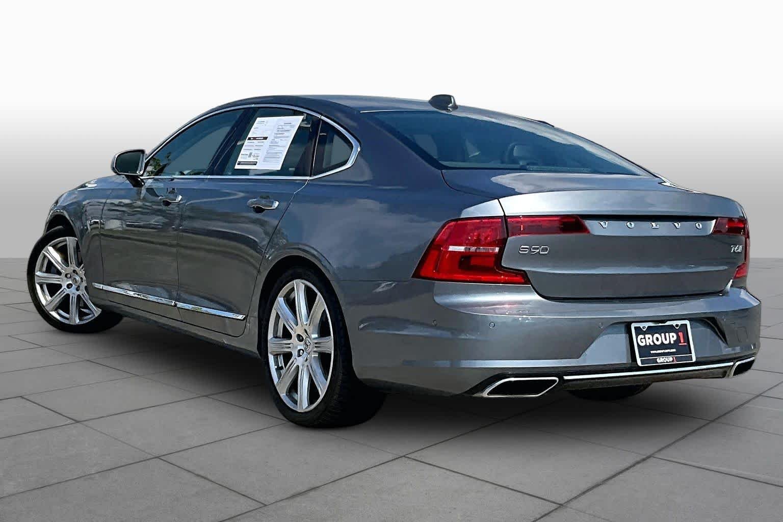 Used 2017 Osmium Grey Metallic Volvo Inscription image 11